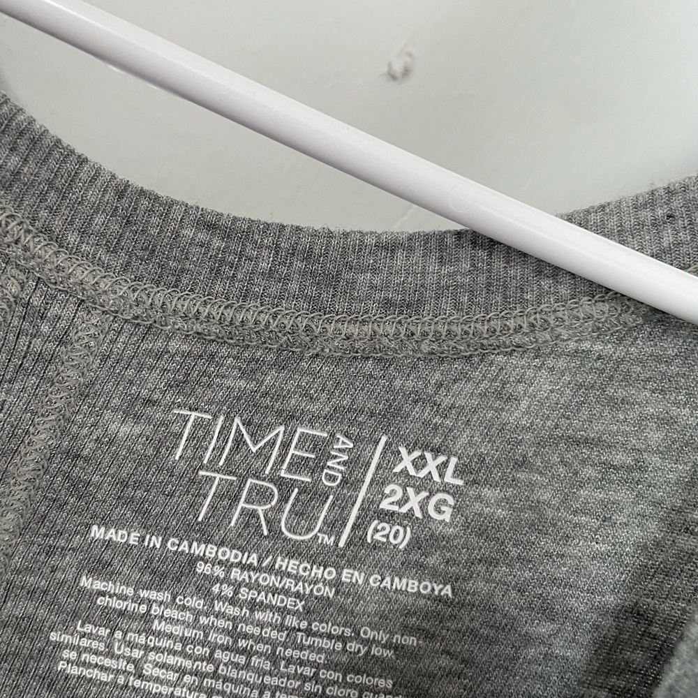 Oversized Grey Tee - Picture 3 of 3